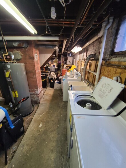 Building Photo - 95 Belmont St