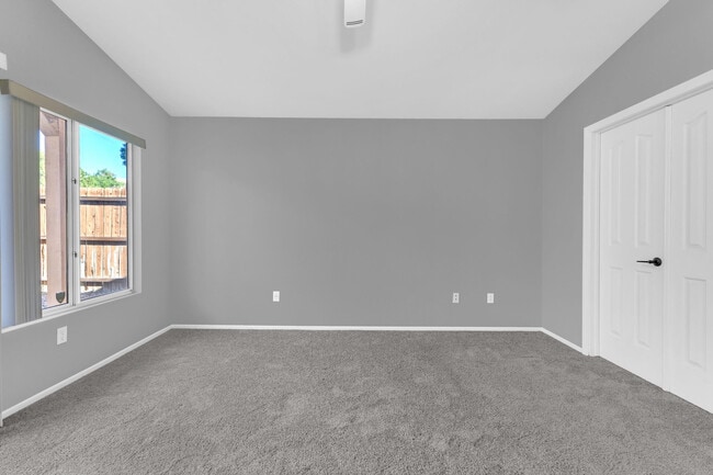 Building Photo - 44295 Las Vistas Dr
