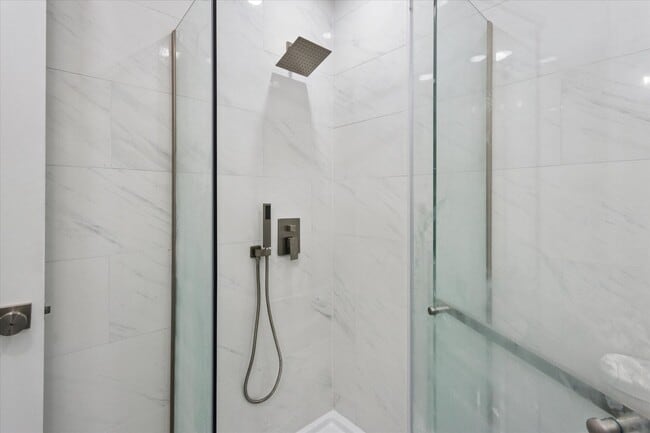 Building Photo - Newly Renovated Coastal Cottage for Lease!