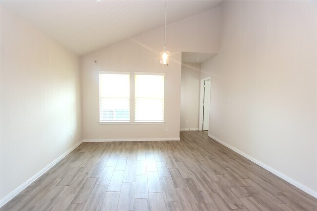 Building Photo - 6927 Escondido Dr