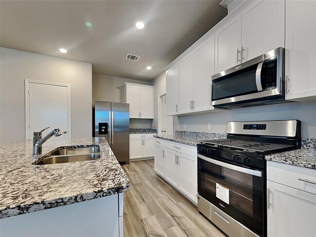 Building Photo - 5124 Saddle Clb Dr