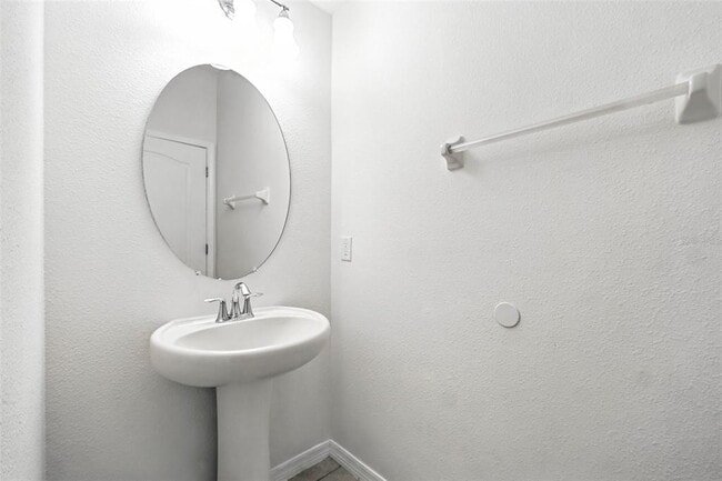 Building Photo - 10608 Savannah Plantation Ct