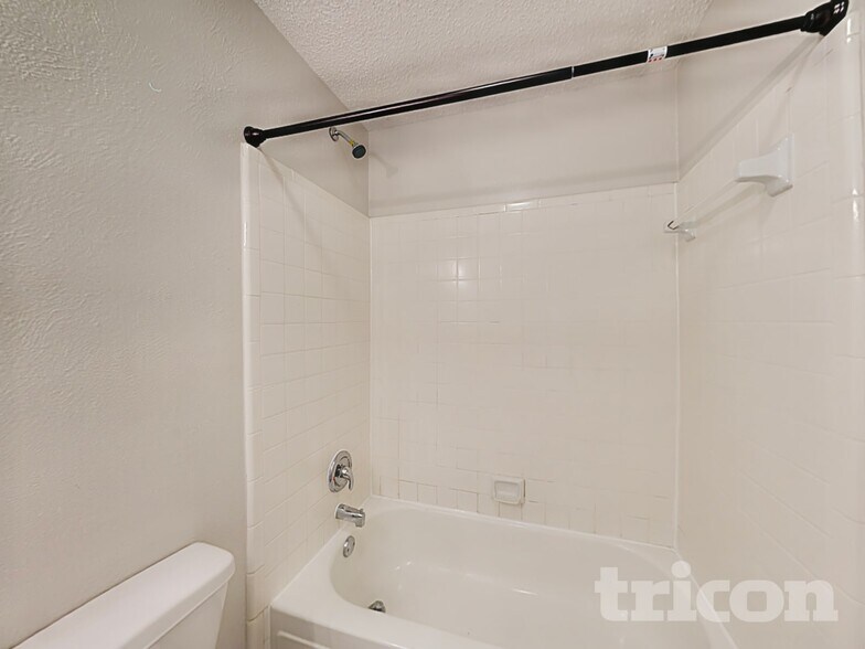 Building Photo - 1401 Timbercrest Dr