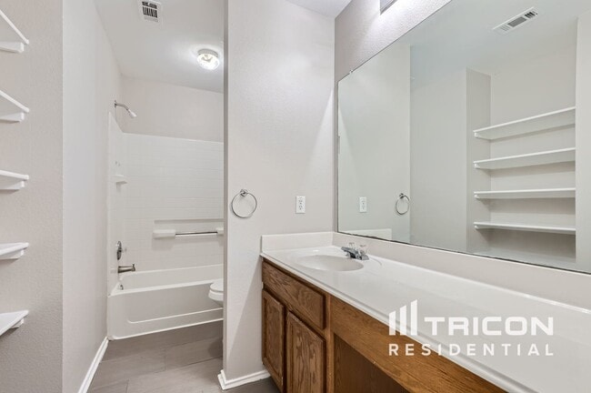 Building Photo - 312 Nogales Ln