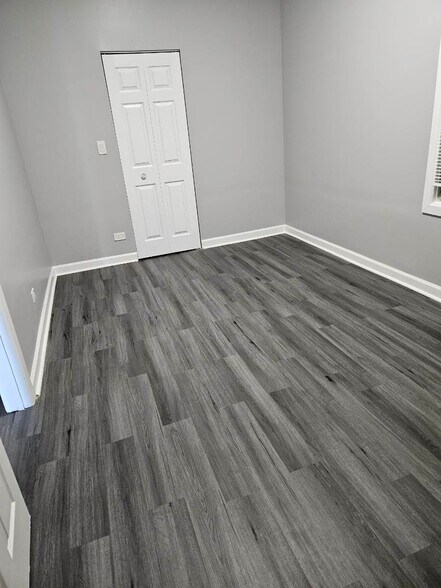 Building Photo - 8020 S Coles Ave