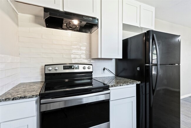 Building Photo - 322 24th Ave N