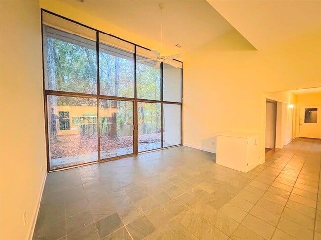 Building Photo - 2939 Rivercrest Dr