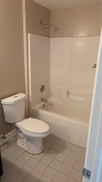 Building Photo - 513 Meadow Rd