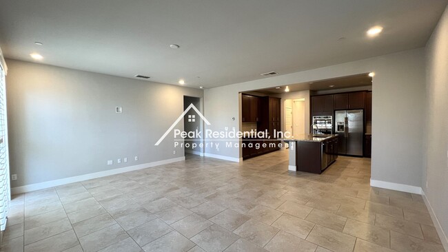 Building Photo - Spacious 4-bedroom home in Natomas with cl...