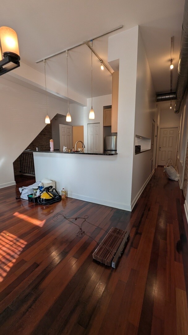 Building Photo - 1222 W Hubbard St