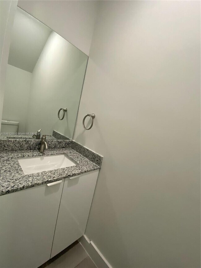 Building Photo - 5609-5611 Polk St