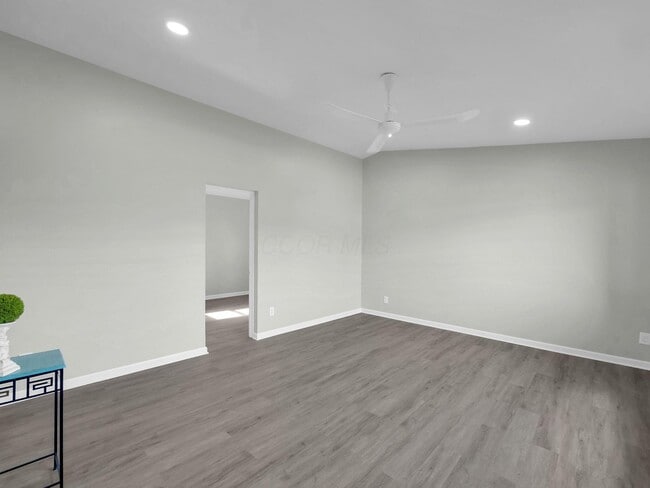 Building Photo - 452 Stella Ave