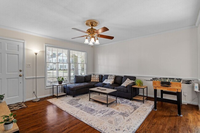 Building Photo - Charming 3 Bed, 2 Bath on Ward Street, Close to Universities