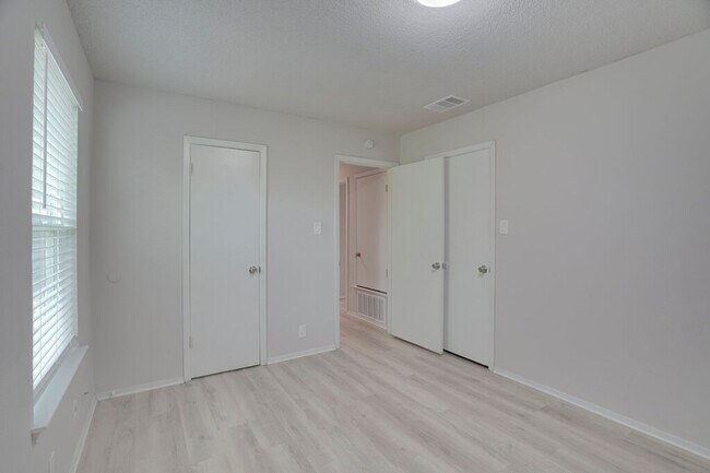 Building Photo - 1206 Westcott Dr