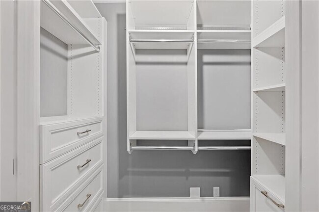 Building Photo - 2575 Peachtree Rd NE