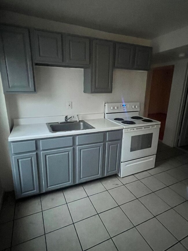 Building Photo - 53 Center St