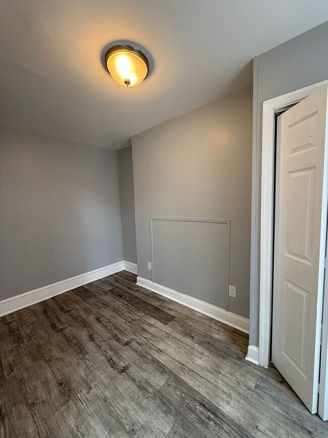 Building Photo - 103 Taylor St