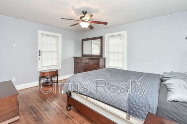 Building Photo - 10 Parkside Pl