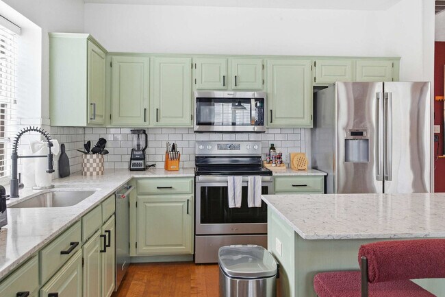 Building Photo - 2002 Chittim Trail Dr