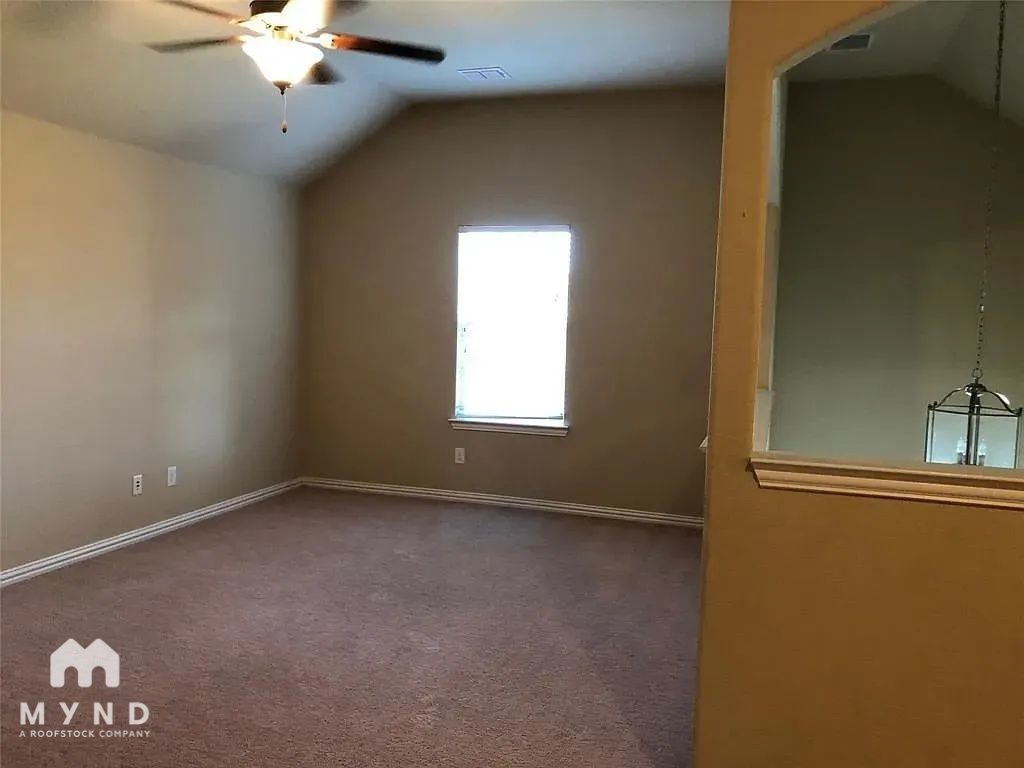 Building Photo - 5813 Valley Haven Way