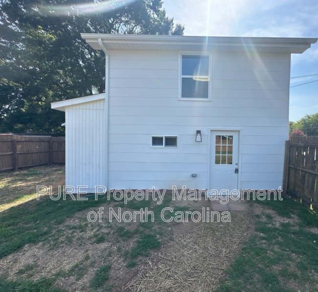 Primary Photo - 1105 Jackson St