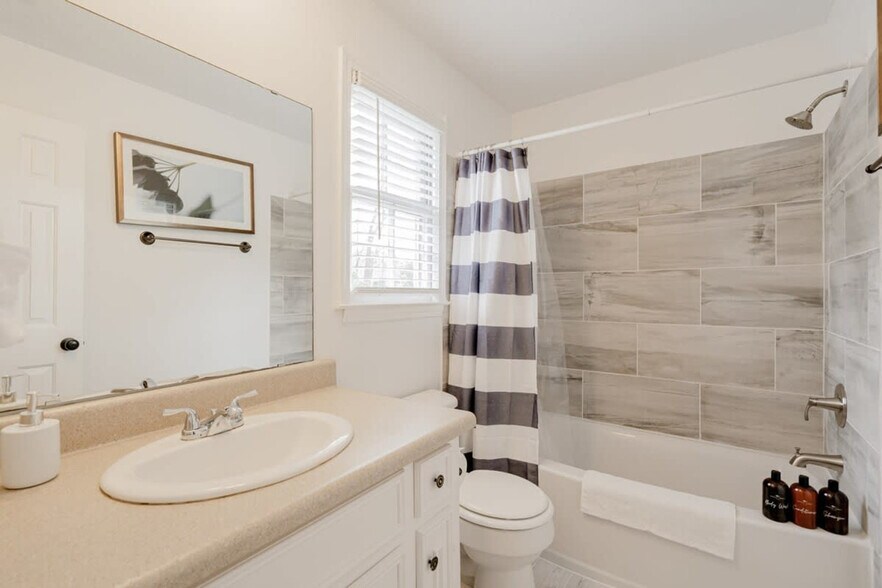 Building Photo - 206 Goldstone Dr