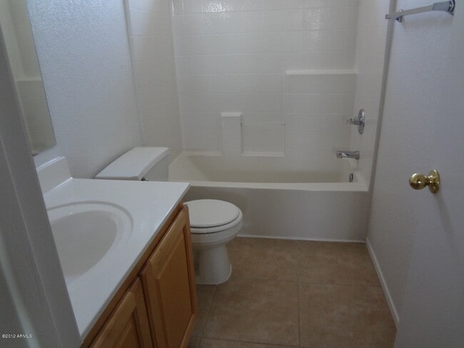 Building Photo - 1576 E Windsor Dr