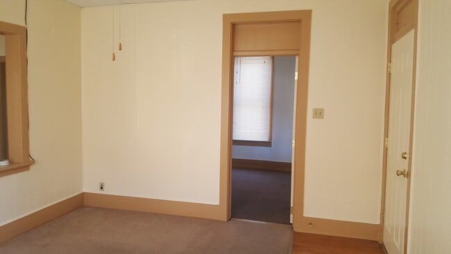 Building Photo - 2 bedroom 1 bath home