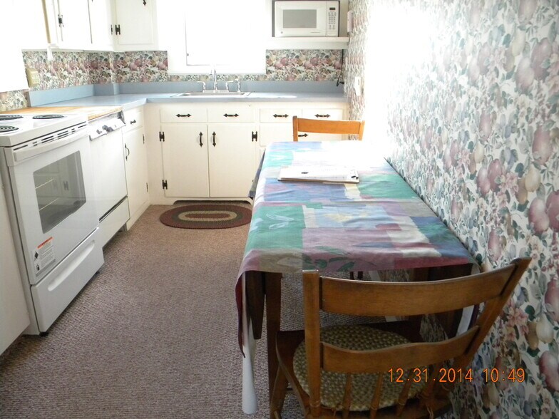 Building Photo - 146 Lake George Ave