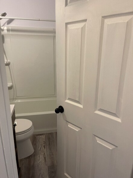 Building Photo - 1301 Buena Vista Dr