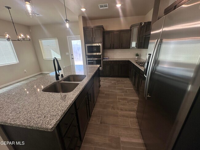 Building Photo - 12637 Viendo Norte Dr