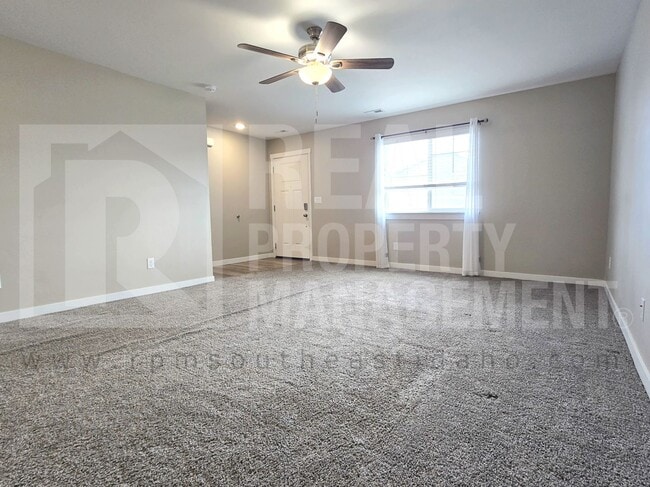 Building Photo - Bright & Clean 3 Bedroom, 2.5 Bathroom Townhome for Rent in Idaho Falls by Real Property Manageme...