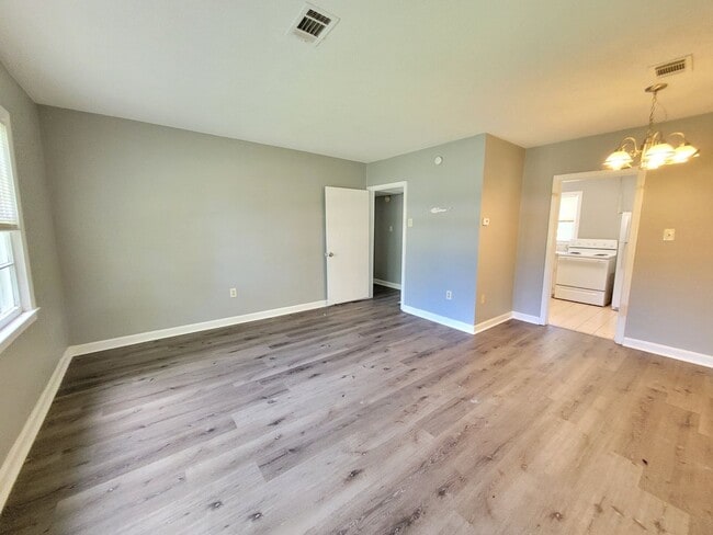 Building Photo - 406 N S St