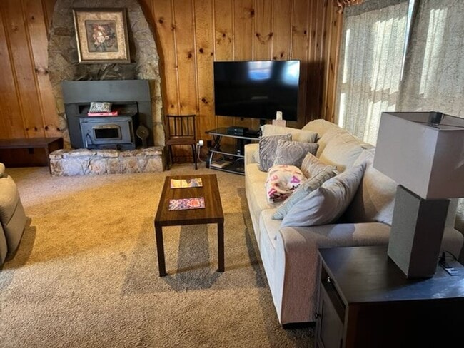 Building Photo - Seasonal Furnished rental sleeps 4