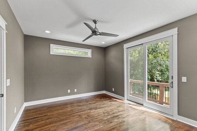 Building Photo - 4 Bedroom/ 2.5 Bath Home in East Nashville...