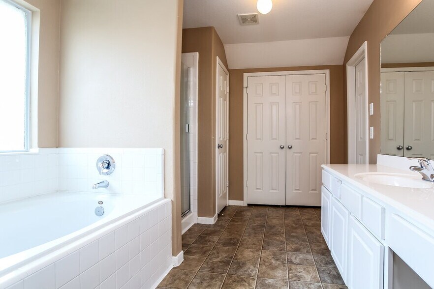 Building Photo - 9702 Winter Bloom Ln