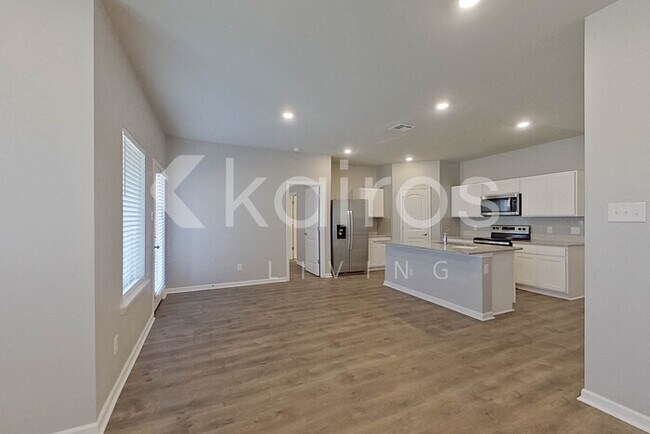 Building Photo - 417 Mango Dr