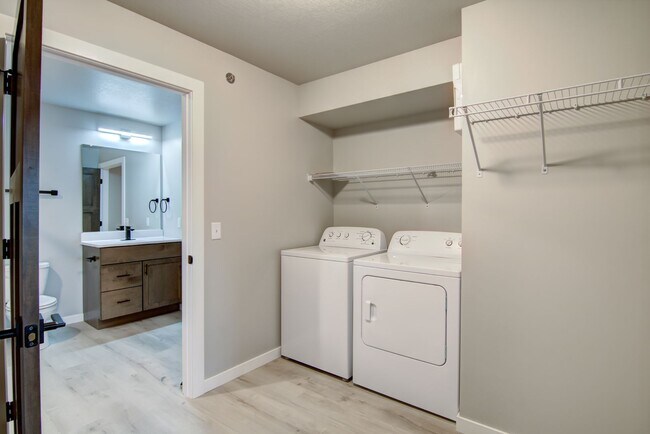 Interior Photo - City Line Heights