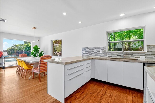 Building Photo - 2910 N Flagler Dr