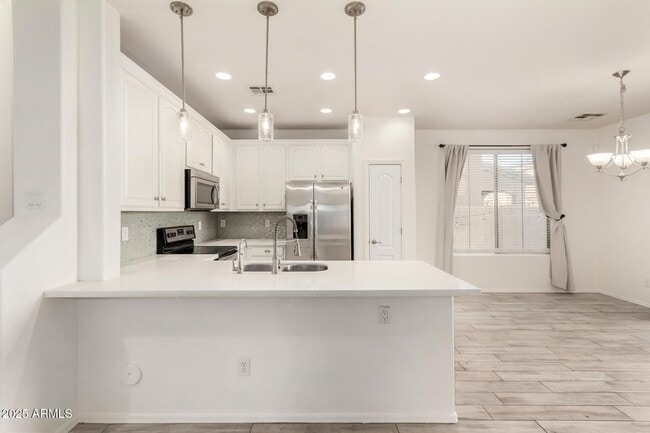 Building Photo - 21090 E Munoz St