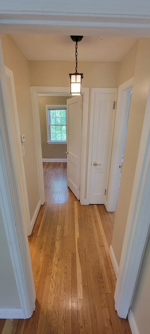 Building Photo - AVAILABLE AUGUST - 2 Bed, 1 Bath With Secl...