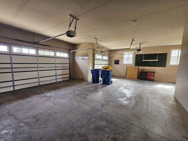 Building Photo - 5010 Jeff Dr