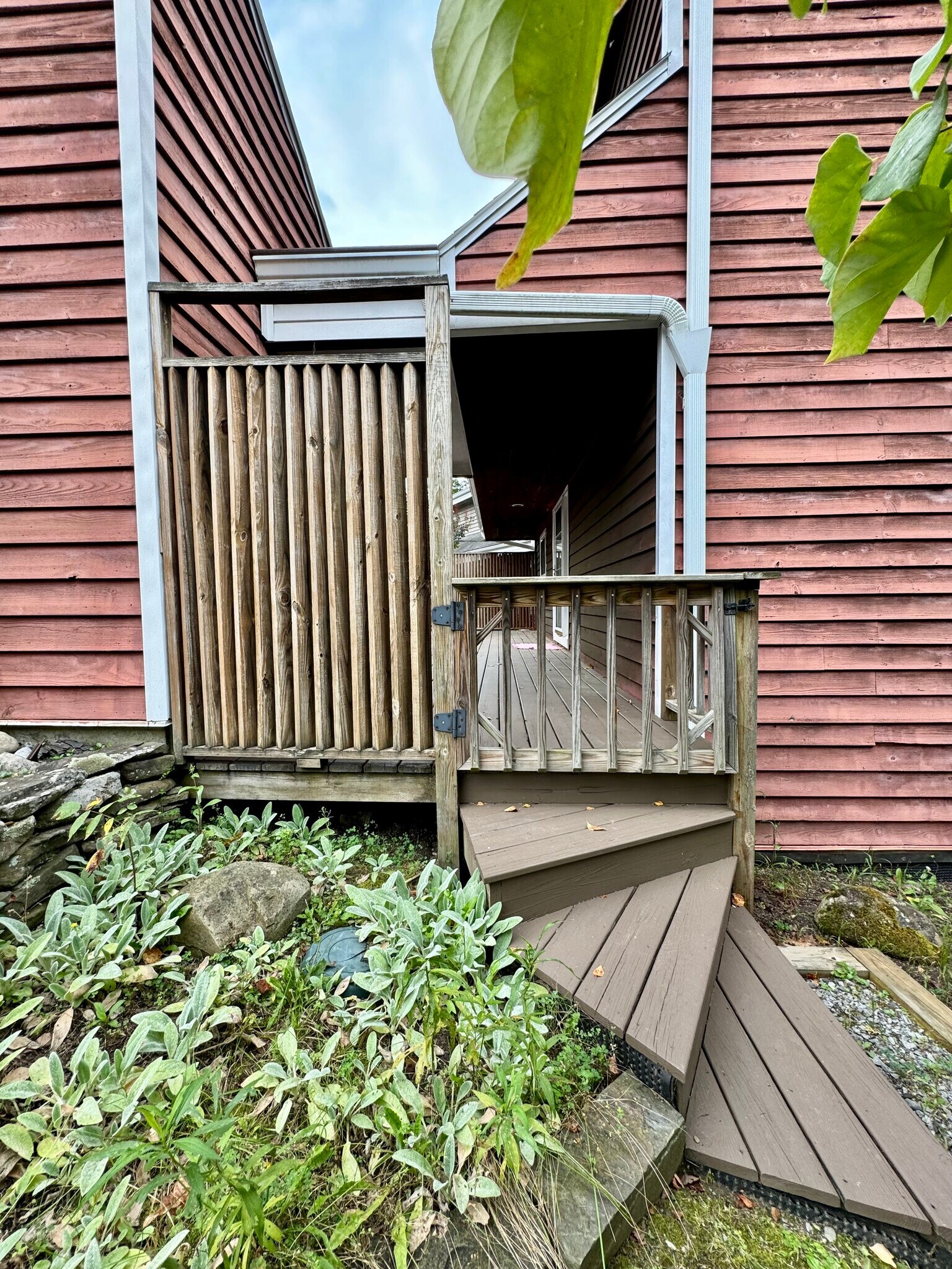 Gate and stairs to side yard - 113 Penny Ln