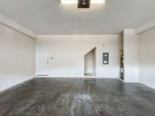 Building Photo - Spacious Townhome for Rent in Tapestry