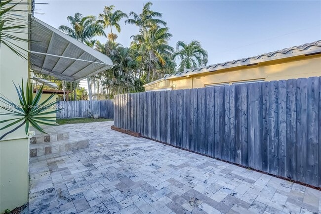 Building Photo - 1425 Madison St