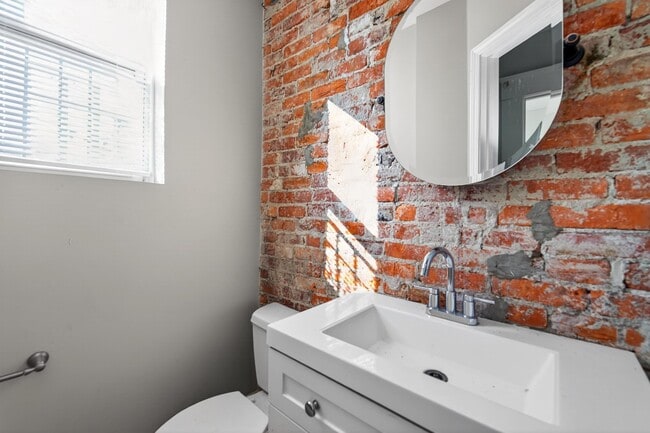 Building Photo - 1619 E Main St