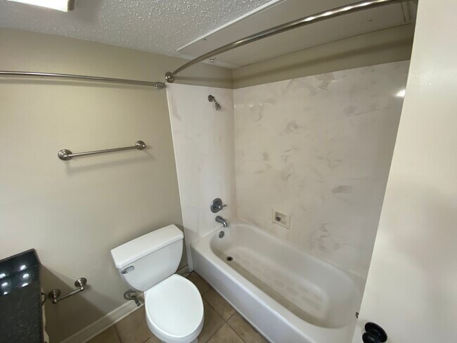 Building Photo - 3100 Fairfield Ave