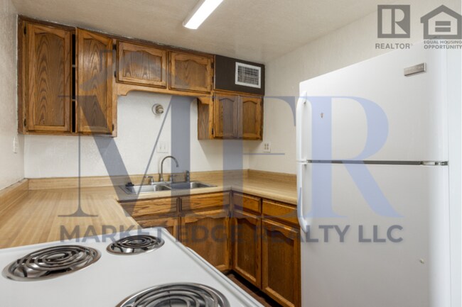 Building Photo - 3Bed/1Bath House at Chandler Blvd/McQueen Rd! Move-In Ready on 06/04/2026! -- NO HOA! RV GATE!