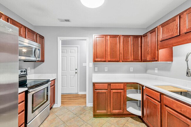 Building Photo - 174 Live Oak Dr