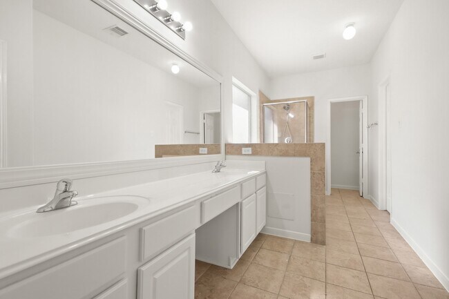 Building Photo - 15114 Cave Creek Dr